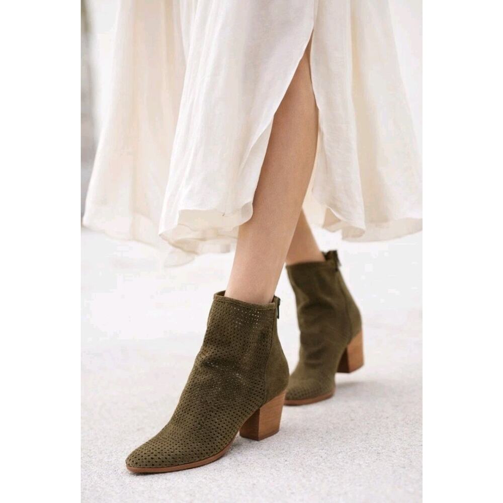 NWOB Jeffrey Campbell Jenelle Boot Perforated taupe suede Olive Green US 7.5